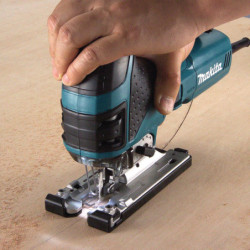 SCIE SAUTEUSE POIGNEE CHAMPIGNON 720W MAKITA 4351FCTJ + COFFRET
