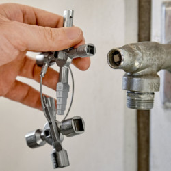 KNIPEX CLE POUR ARMOIRES ''TWINKEY ''