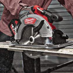 SCIE CIRCULAIRE LAME 190mm SUR BATTERIE 18V SANS BATTERIE NI CHARGEUR M18 FCSG66 MILWAUKEE