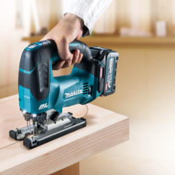 SCIE SAUTEUSE POIGNEE ETRIER A BATTERIE 40V XGT SANS BATTERIE NI CHARGEUR JV002GZ MAKITA