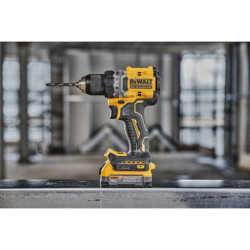 Perceuse visseuse compact 18V avec coffret, sans batterie ni chargeur DCD800NT-XJ