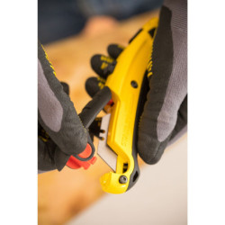COUTEAU A LAME RETRACTABLE FATMAX RESERVOIR DE 5 LAMES