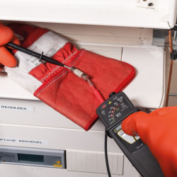 DETECTEUR DE TENSION C.A 762